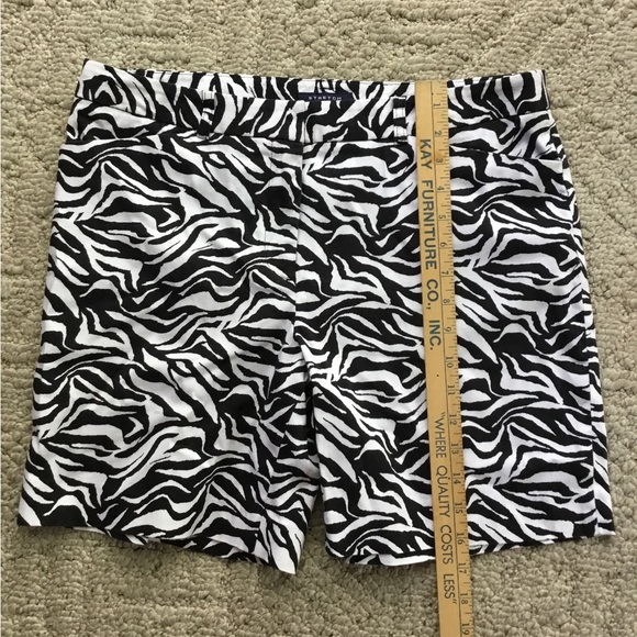 Jones New York Signature Black and White Patterned Shorts - Picture 2 of 4
